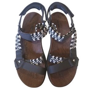 Merrell Sunvue Woven Swim Outdoors Grip Sandal Sz 6 black white